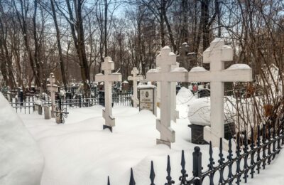 Могилы старообрядцев на Преображенском кладбище (зима, 2019 г.)