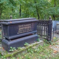 Могила Георгия Иоанновича Любушкина (родился 28 марта 1860 г, скончался 5 февраля 1897 г.) Могила Георгия Иоанновича Любушкина (родился 28 марта 1860 г, скончался 5 февраля 1897 г.)