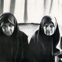Матушка Матрона Михайловна Темникова (слева) с сестрой Парасковией Михайловной Кузнецовой из Сызрани Матушка Матрона Михайловна Темникова (слева) с сестрой Парасковией Михайловной Кузнецовой из Сызрани