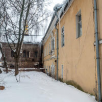 Вид на Успенский корпус женского двора Преображенского монастыря (зима, 2019 г.)