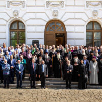 Совместная фотография участников Форума у входа в Пашков Дом (РГБ) Совместная фотография участников Форума у входа в Пашков Дом (РГБ)